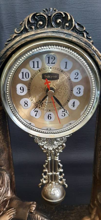 MOTHER & CHILDREN CLOCK  QUARTZ MOVEMENT + SWINGING PENDULUM  30CM