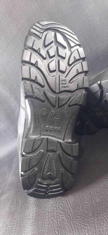 Bova Size 11 Safety Shoes