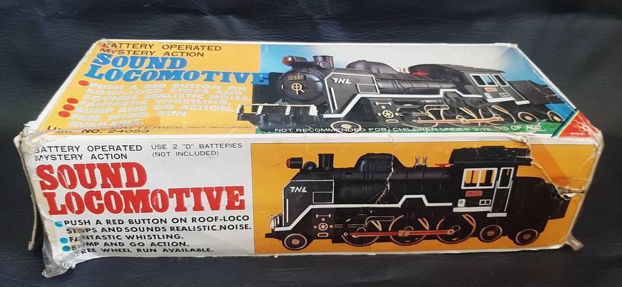 VINTAGE 1980s BATTERY-OPERATED LOCOMOTIVE (38cm x 9cm x 14cm)  SOUND LOCOMOTIVE WITH MYSTERY ACTION