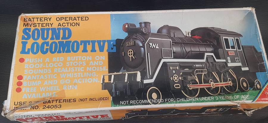VINTAGE 1980s BATTERY-OPERATED LOCOMOTIVE (38cm x 9cm x 14cm)  SOUND LOCOMOTIVE WITH MYSTERY ACTION