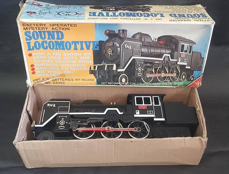 VINTAGE 1980s BATTERY-OPERATED LOCOMOTIVE (38cm x 9cm x 14cm)  SOUND LOCOMOTIVE WITH MYSTERY ACTION