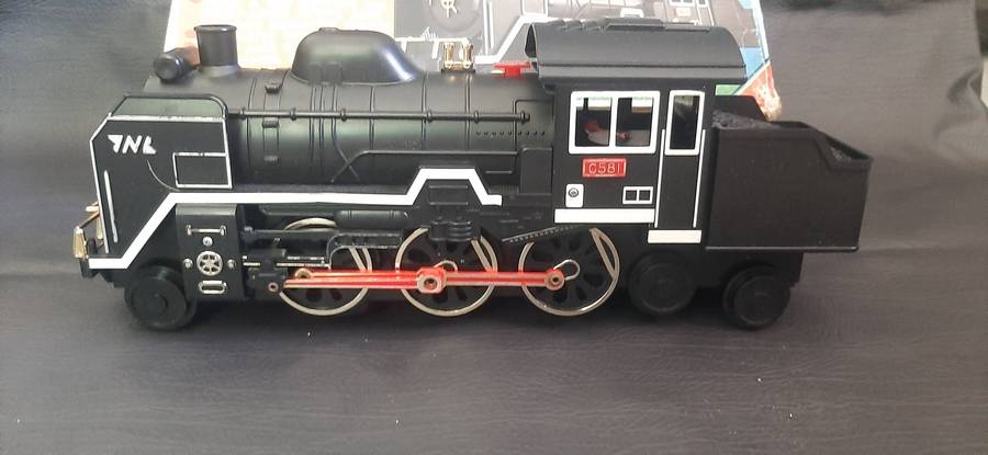 VINTAGE 1980s BATTERY-OPERATED LOCOMOTIVE (38cm x 9cm x 14cm)  SOUND LOCOMOTIVE WITH MYSTERY ACTION