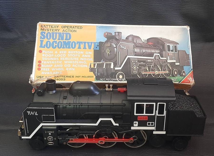 VINTAGE 1980s BATTERY-OPERATED LOCOMOTIVE (38cm x 9cm x 14cm)  SOUND LOCOMOTIVE WITH MYSTERY ACTION