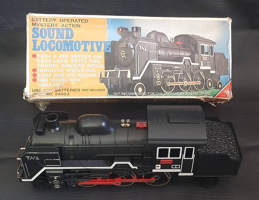 VINTAGE 1980s BATTERY-OPERATED LOCOMOTIVE (38cm x 9cm x 14cm)  SOUND LOCOMOTIVE WITH MYSTERY ACTION