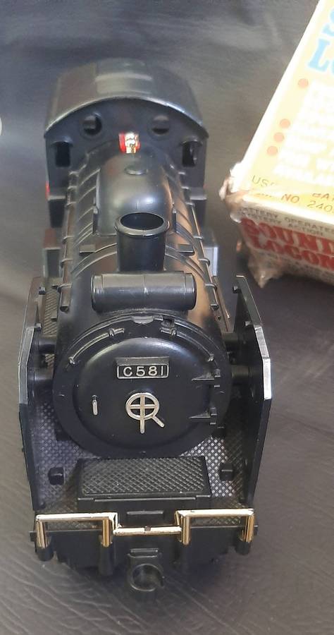 VINTAGE 1980s BATTERY-OPERATED LOCOMOTIVE (38cm x 9cm x 14cm)  SOUND LOCOMOTIVE WITH MYSTERY ACTION