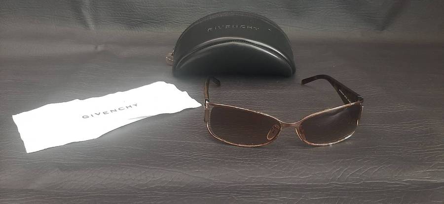 GIVENCHY LADIES SUNGLASSES  DESIGNER STYLE IN GREAT SECONDHAND CONDITION