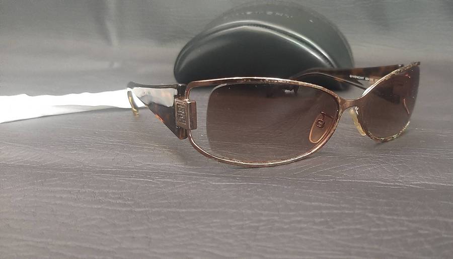GIVENCHY LADIES SUNGLASSES  DESIGNER STYLE IN GREAT SECONDHAND CONDITION
