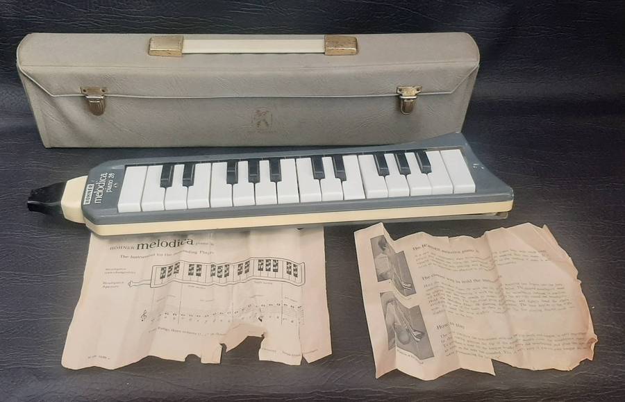 HOHNER MELODICA PIANO 26  VINTAGE PORTABLE KEYBOARD WITH CASE AND ORIGINAL INSTRUCTION SHEETS