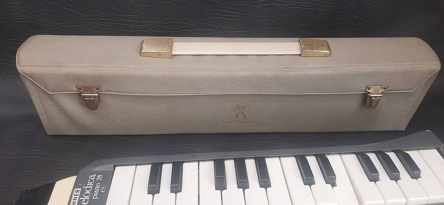 HOHNER MELODICA PIANO 26  VINTAGE PORTABLE KEYBOARD WITH CASE AND ORIGINAL INSTRUCTION SHEETS