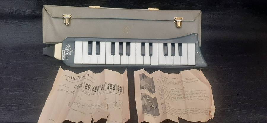 HOHNER MELODICA PIANO 26  VINTAGE PORTABLE KEYBOARD WITH CASE AND ORIGINAL INSTRUCTION SHEETS