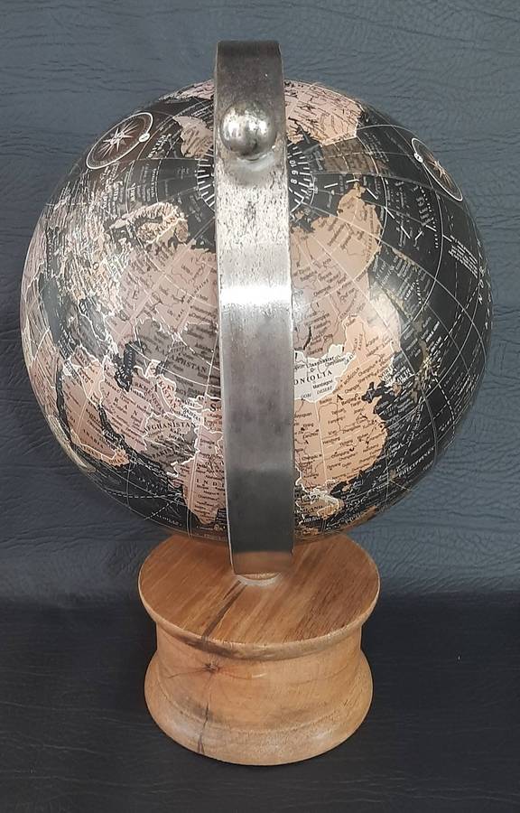 STUNNING WORLD GLOBE ON WOODEN BASE  VINTAGE STYLE, 32CM TALL