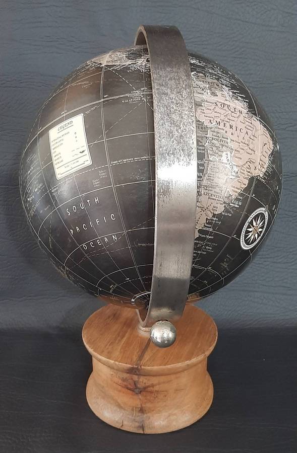 STUNNING WORLD GLOBE ON WOODEN BASE  VINTAGE STYLE, 32CM TALL