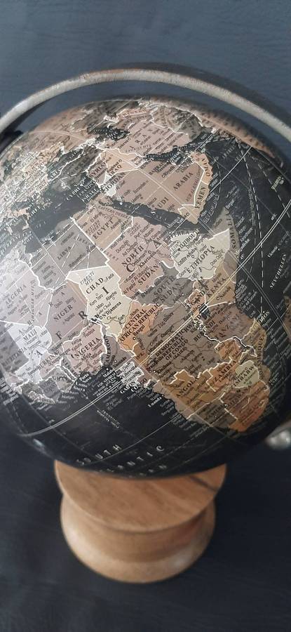 STUNNING WORLD GLOBE ON WOODEN BASE  VINTAGE STYLE, 32CM TALL