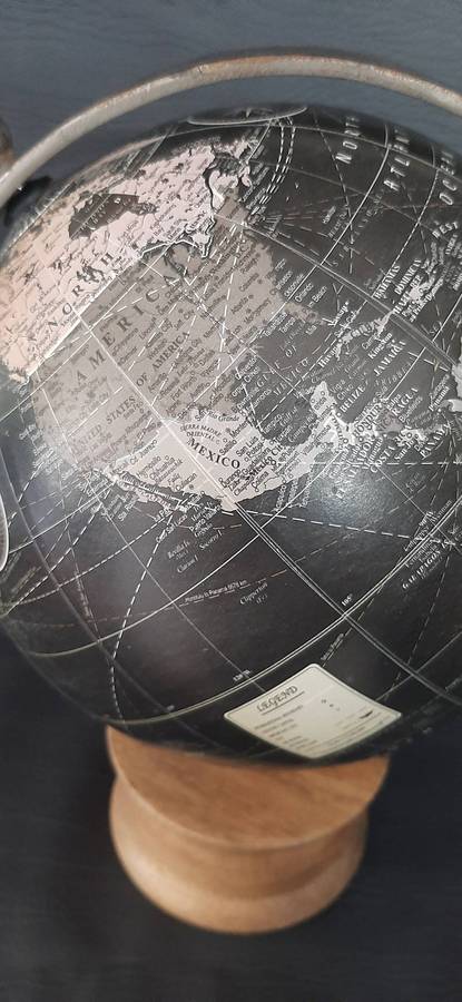 STUNNING WORLD GLOBE ON WOODEN BASE  VINTAGE STYLE, 32CM TALL