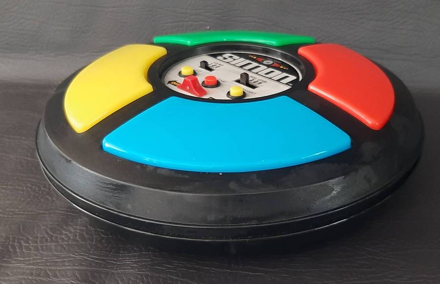 1978 MILTON BRADLEY SIMON ELECTRONIC MEMORY GAME  VINTAGE CLASSIC