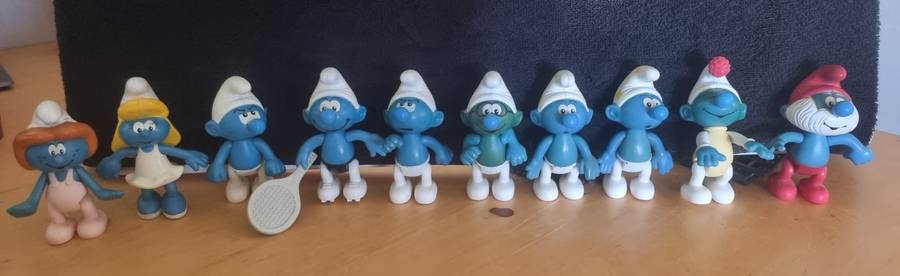 Lots of Smurfs