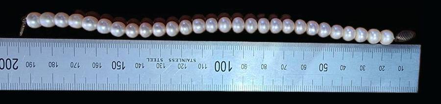 Genuine white Pearl Bracelet