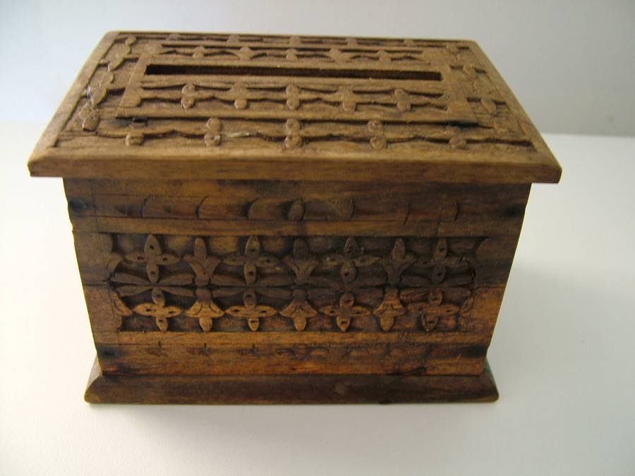 Vintage Cigarette wooden dispenser box, beautifully carved wood. Lovely condition.
