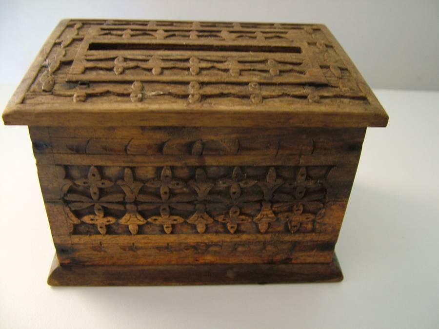 Vintage Cigarette wooden dispenser box, beautifully carved wood. Lovely condition.