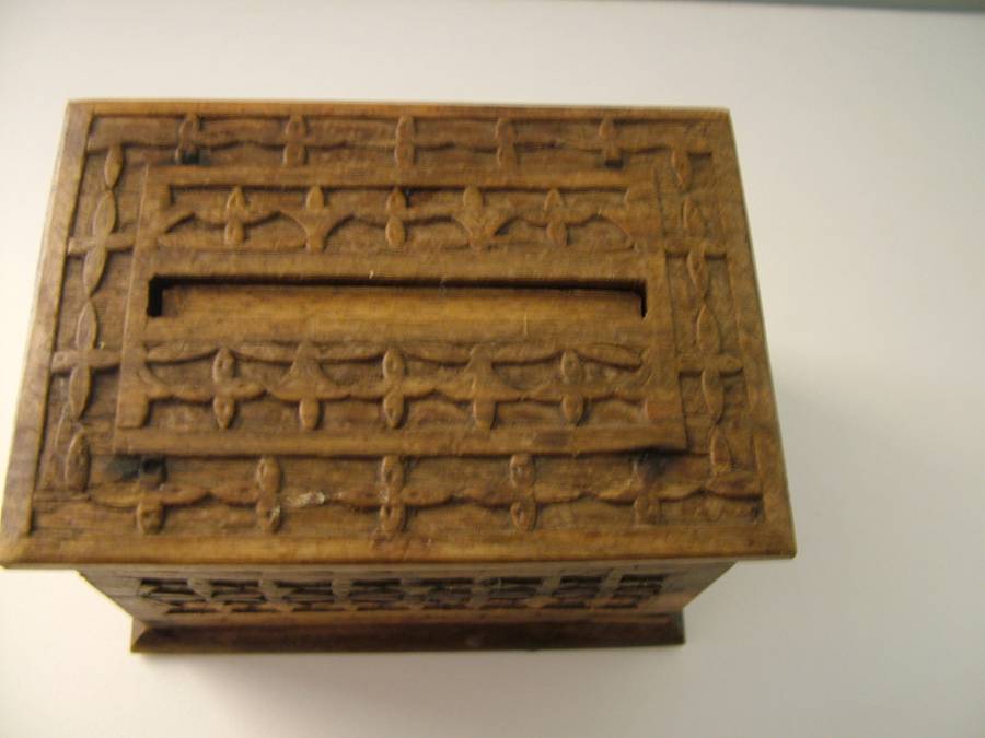 Vintage Cigarette wooden dispenser box, beautifully carved wood. Lovely condition.