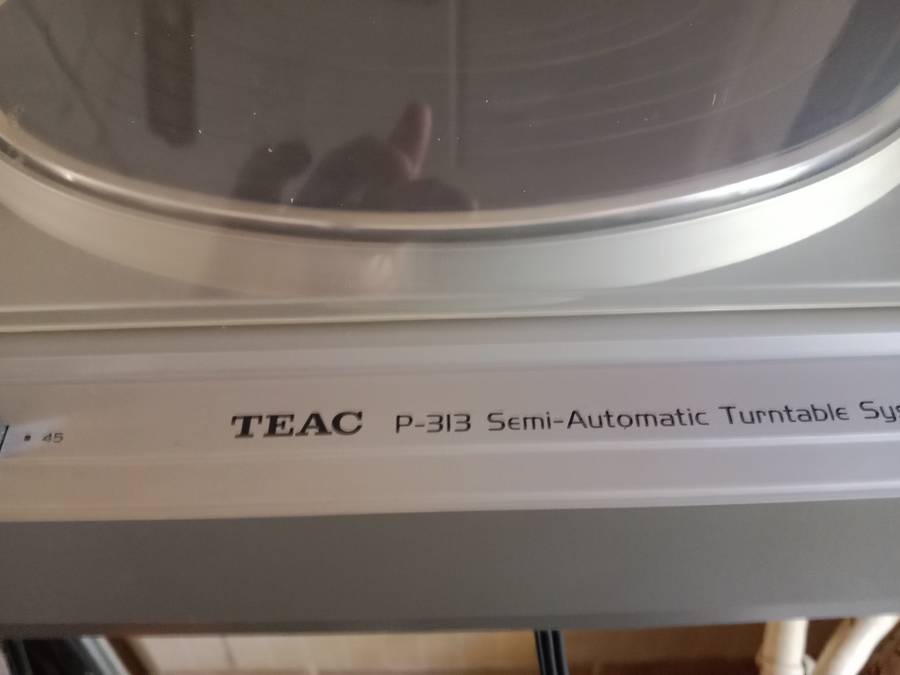 Teac P-313 vintage turntable