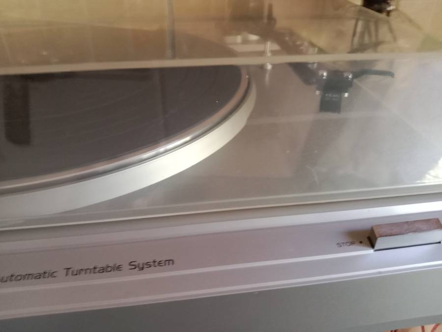 Teac P-313 vintage turntable