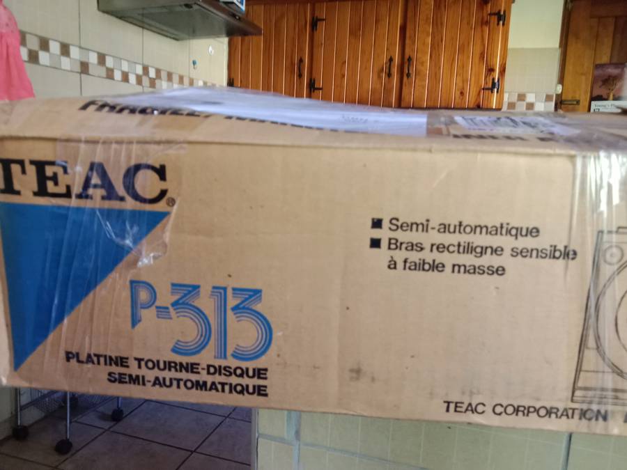 Teac P-313 vintage turntable