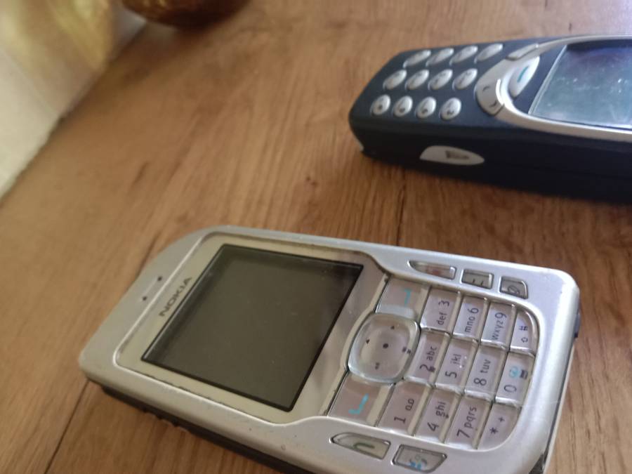 Old phones Nokia 3310 6670