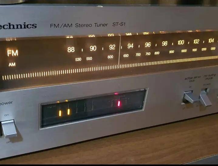 Technics vintage tuner ST -S1