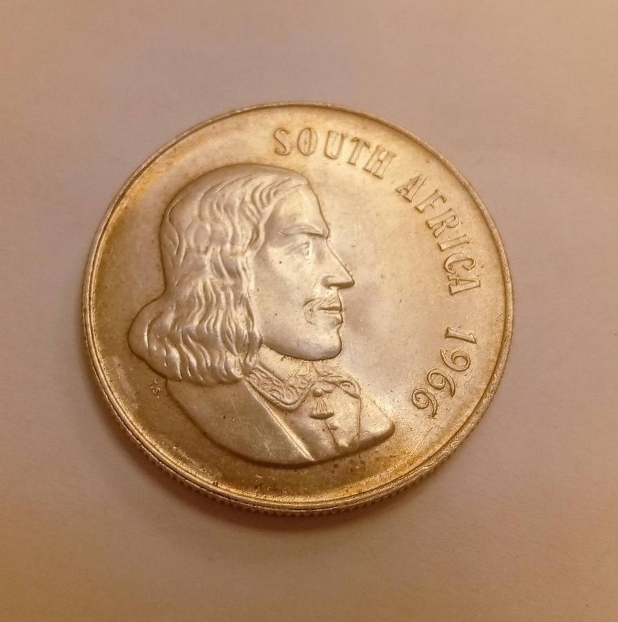 A high grade very clean rsa silver R1