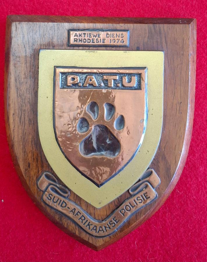 RHODESIA BSAP / SAP - PATU PLAQUE (POLICE ANTI- TERRORIST UNIT)  1974 - RARE      (8808)