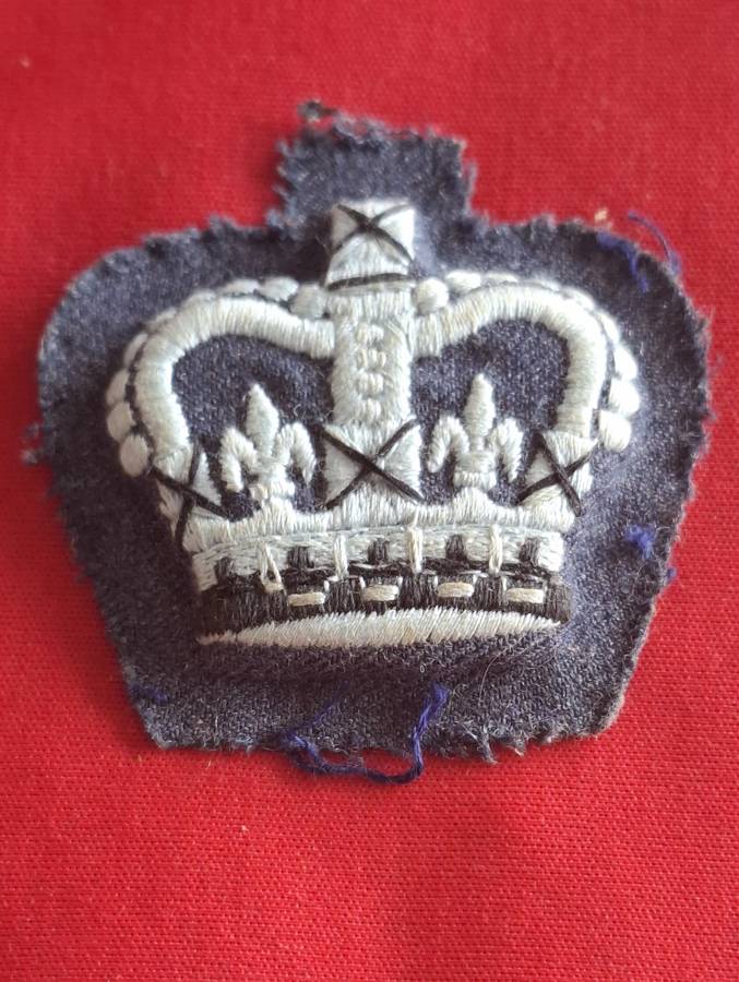 ROYAL RHODESIA AIR FORCE - WO 2 PADDED SLEEVE BADGE           (8840)