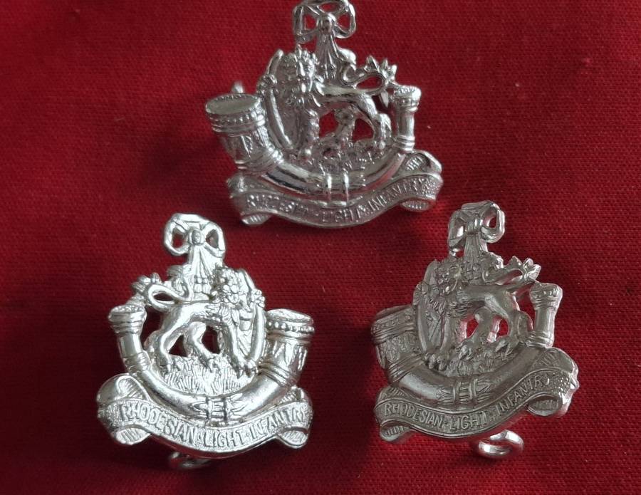 RHODESIAN LIGHT INFANTRY - SET CAP + FACING PAIR ANODISED COLLAR BADGES          (8914)