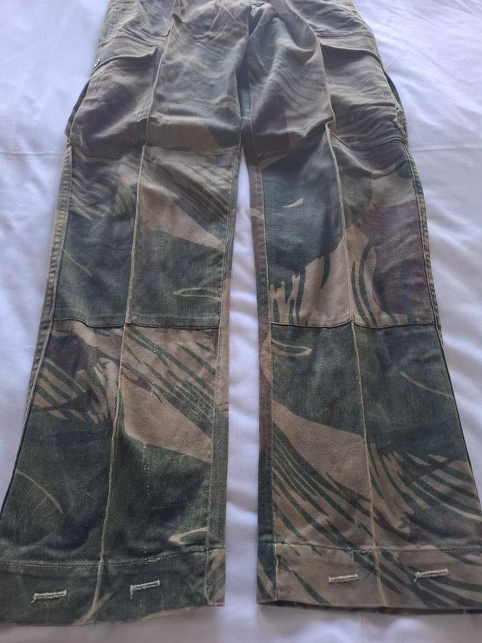 RHODESIAN ARMY - CAMMO TROUSERS - 2 BUTTONS MISSING - SMALL - SEE SIZES BELOW   (107)