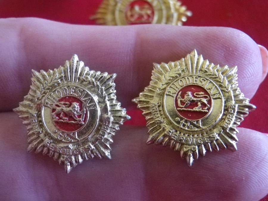 RHODESIAN ARMY SERVICES CORPS - ANODISED BERET + FACING PAIR COLLAR BADGES         (8719)