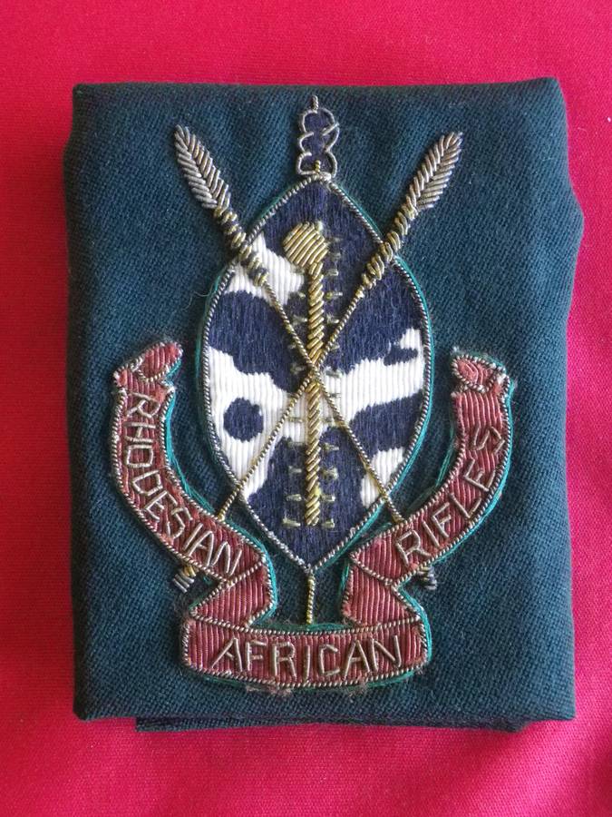 RHODESIAN AFRICAN RIFLES - BLAZER BADGE          (8691)