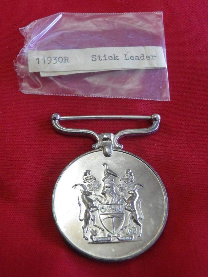 RHODESIA - POLICE LONG SERVICE MEDAL TO 11930R STK/LDR LEIGHTON L.J. + AWARD SLIP -UNRESEARCHED (135