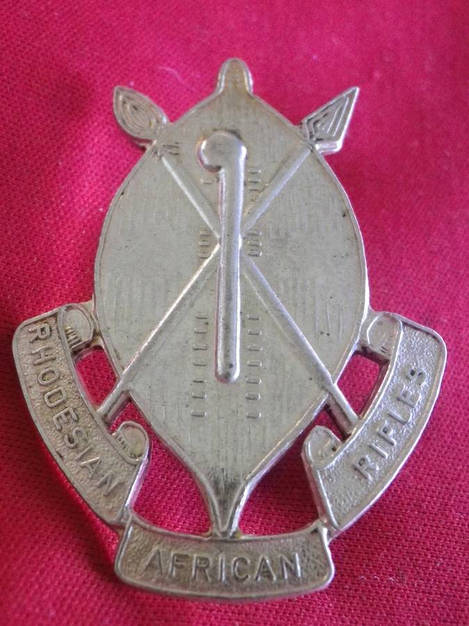 RHODESIAN AFRICAN RIFLES - OFFICERS SILVER BADGE FOR SLOUCH HAT    - SEE BELOW     (8684)