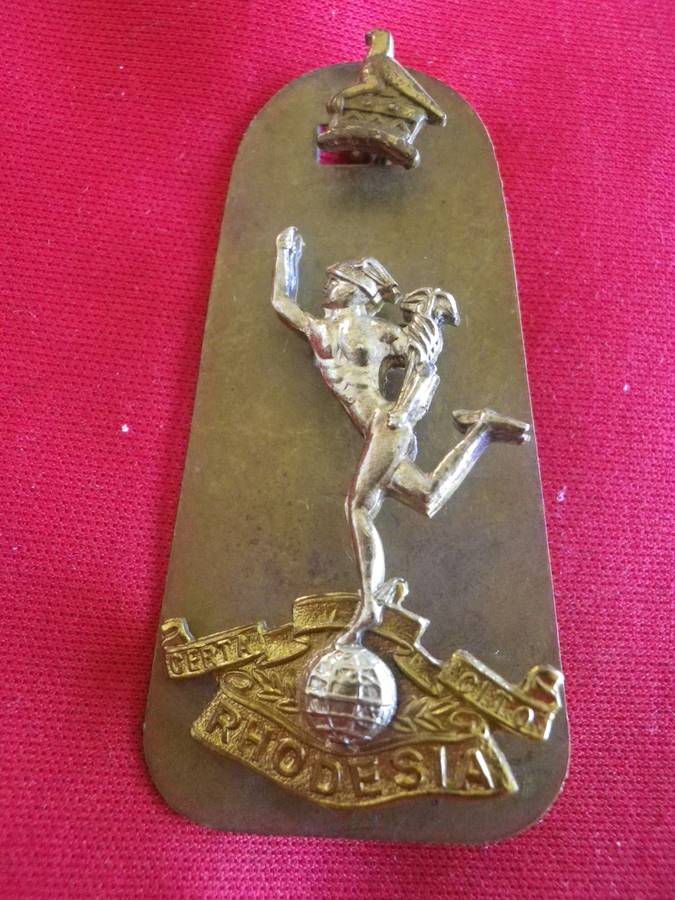 RHODESIAN SIGNALS CORPS. - BI METAL CAP BADGE + FACING PAIR COLLARS + ZIM BIRDS + BACKINGS   (8722)