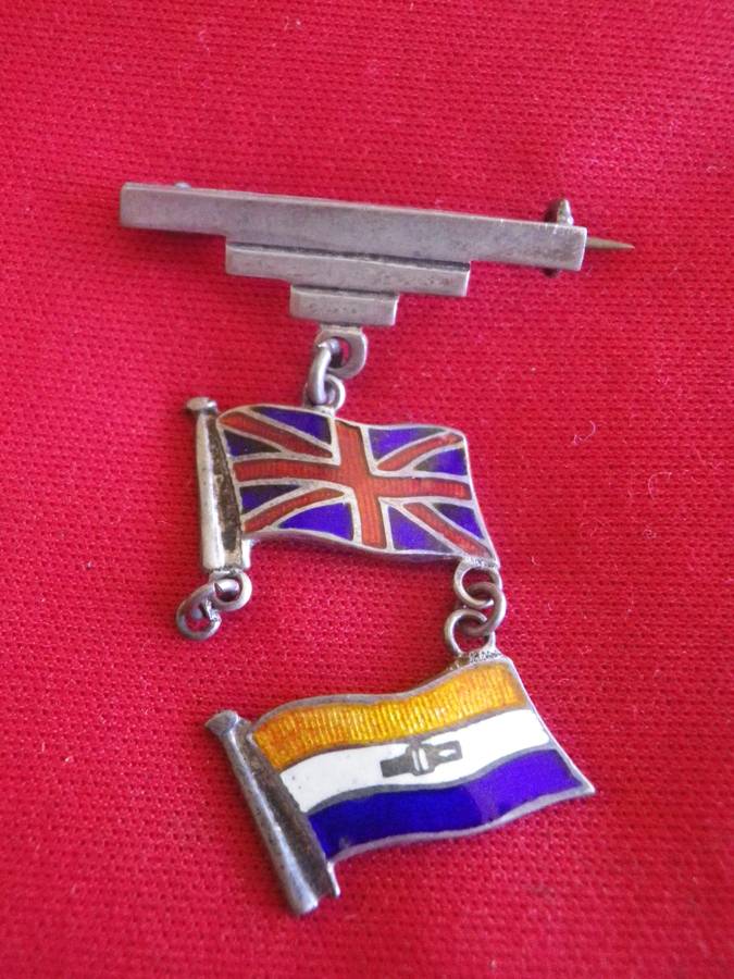 GREAT BRITIAN / SOUTH AFRICA STERLING SILVER "FRIENDSHIP BADGE" - NOTE DAMAGE   (107)