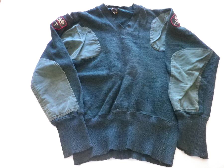 RHODESIAN ARMY - EARLY ISSUE OFFICERS JERSEY - SIZE 3 - MINOR HOLES - MADE WINTEX -   (8697)