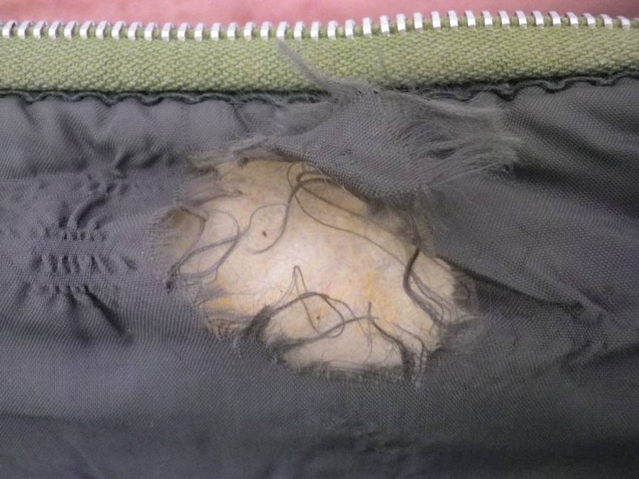 RHODESIAN ARMY SLEEPING BAG - ZIP NOT WORKING, AND MINOR HOLES - BUT GOOD DISPLAY ITEM (8964)