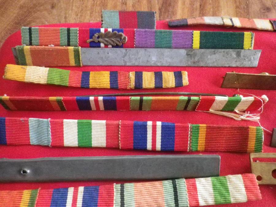 BRITSH ARMY + COMMONWEALTH -  LARGE LOT OF WW1 + WW2 MEDAL RIBBON BARS  (149)