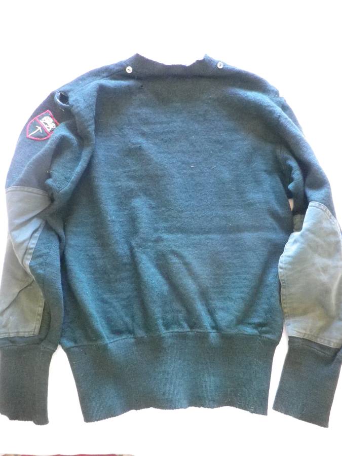 RHODESIAN ARMY - EARLY ISSUE OFFICERS JERSEY - SIZE 3 - MINOR HOLES - MADE WINTEX -   (8697)