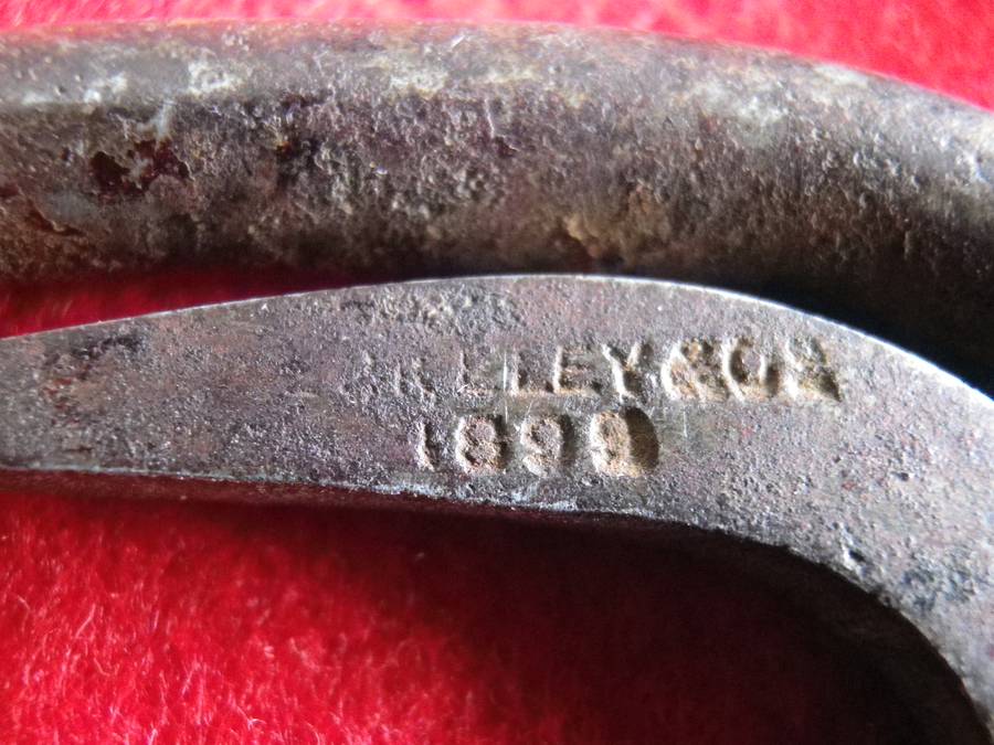 BRITISH ARMY ? BOER WAR PERIOD HORSE PARAPHENALIA - HOOF PICK, CALSTROP, TETHER RING?  (8625)