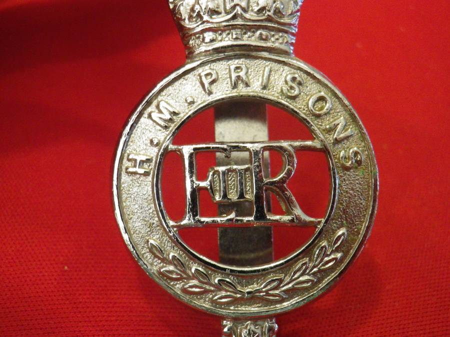 RHODESIA & NYASALAND / SOUTHERN RHODESIA - CHROME PRISONS CAP BADGE - MADE FIRMIN   (8986)