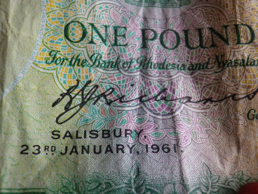 RHODESIA & NYASALAND  - 1 POUND NOTE - 23/01/1961 - CONDITION AS SEEN         (8710)