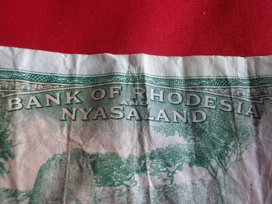 RHODESIA & NYASALAND  - 1 POUND NOTE - 23/01/1961 - CONDITION AS SEEN         (8710)