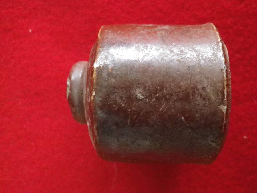 BOER WAR BATTLEFIELD PICKUP - SMALL CLAY INKWELL - INSCRIBED ON BASE "WAGON HILL, LADYSMITH" (8626)