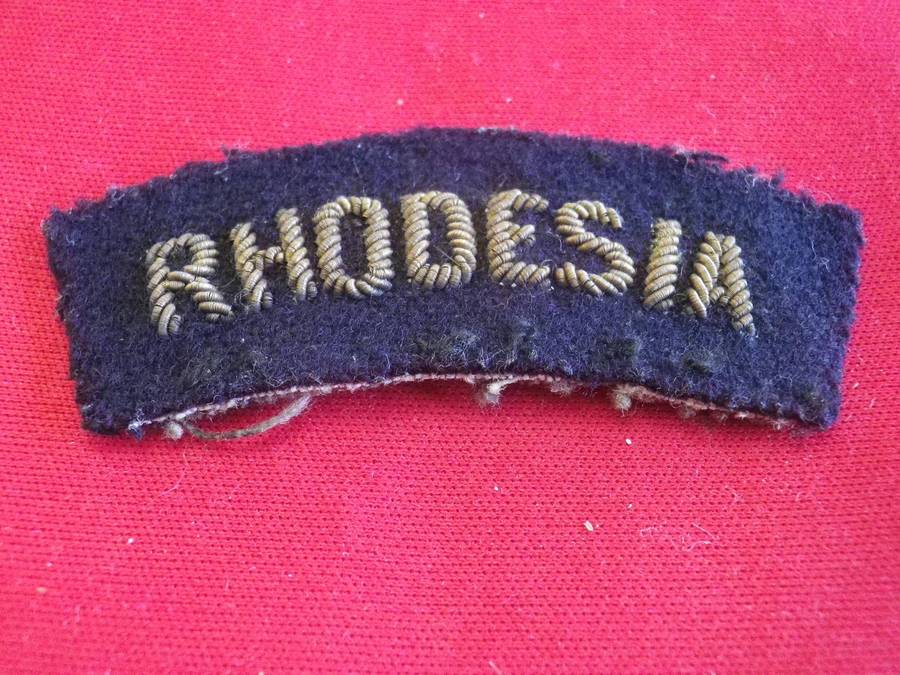 RHODESIAN ARMY MESS DRESS GOLD WIRE SHOULDER TITLE  1950'S / 60'S       (243)